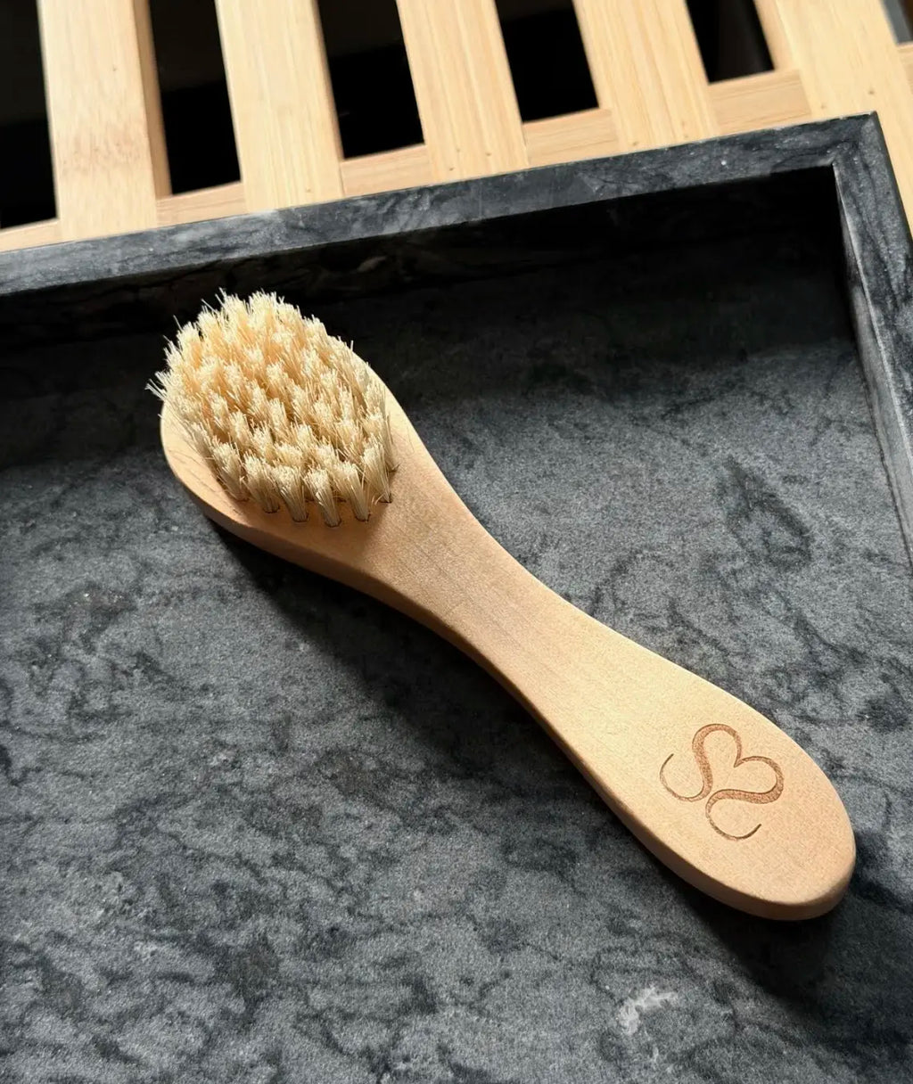 Facial Dry Brush for Gentle Exfoliation and Lymphatic Drainage