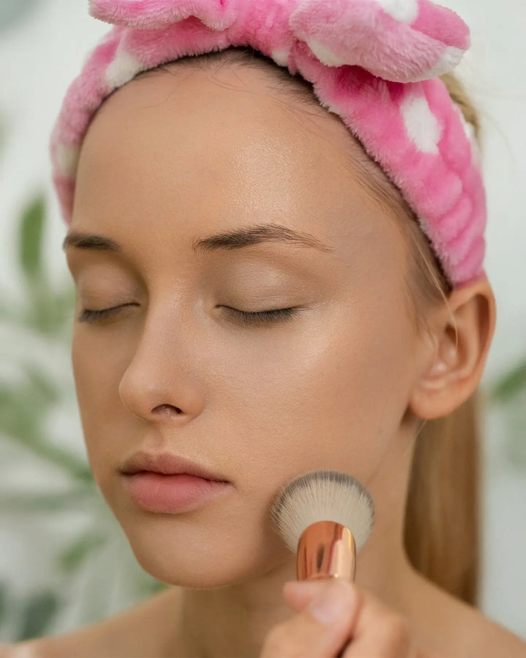 [RUBY VIBE CO] Celestialglow 2-In-1 Brush 016 Complexion Foundation & Concealer Brush Vegan Cruelty-Free Synthetic Bristles, Rose Gold Aluminum Ferrule, Pink Wooden Handle